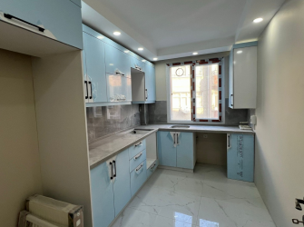 Bahçelievler'de Yıldıztepe Metroya Yakın 1, Kat E. Banyolu 3+1 Tek Daireli  122 m2 