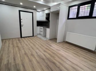 Güngören Haznedar'da 1+1 Açık Mutfaklı 50 m2 Bahçe Katı 